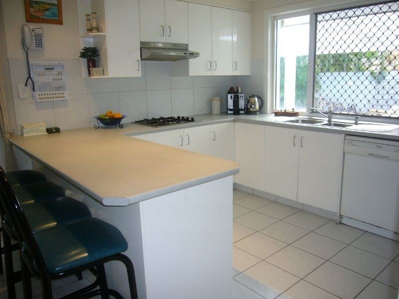 18 Bon Aire Ct, Clear Island Waters QLD 4226