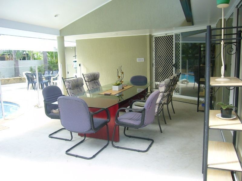 18 Bon Aire Ct, Clear Island Waters QLD 4226