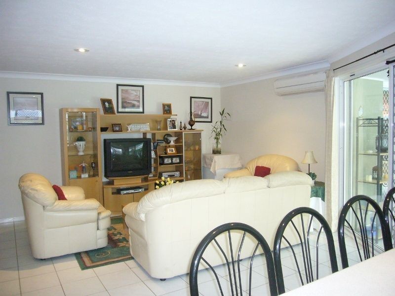 18 Bon Aire Ct, Clear Island Waters QLD 4226