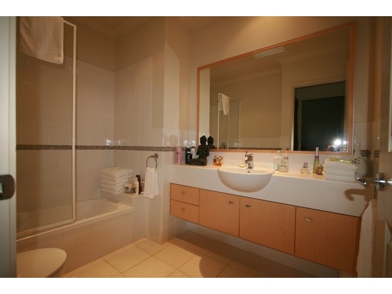 19/1 Geraldton Dr, Varsity Lakes QLD 4227