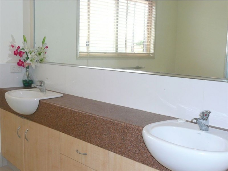 18 Royal Woods, Robina QLD 4226