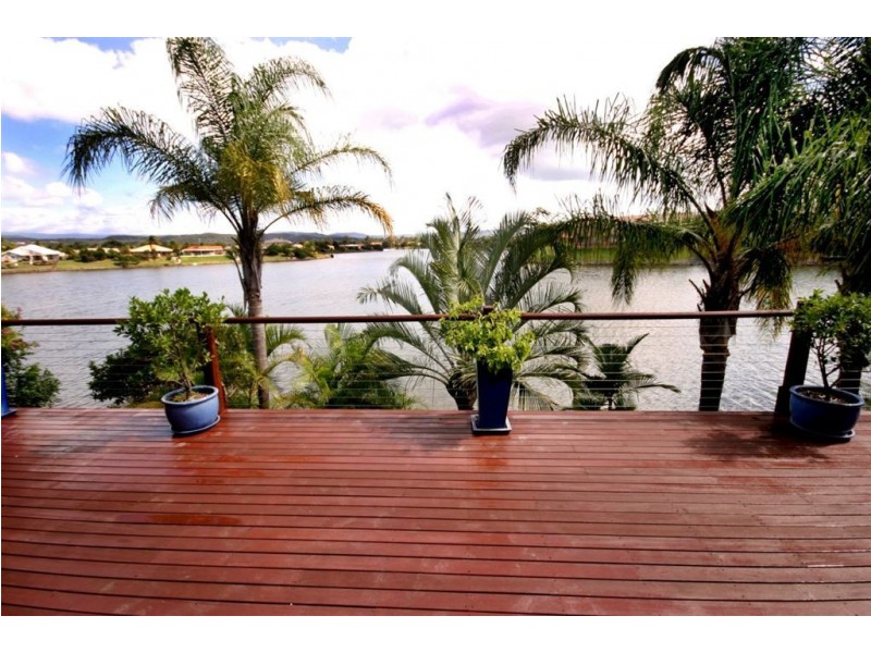 9 Silvabank Dr, Varsity Lakes QLD 4227