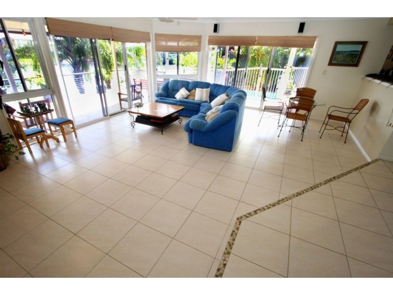 9 Silvabank Dr, Varsity Lakes QLD 4227