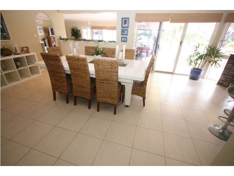 9 Silvabank Dr, Varsity Lakes QLD 4227