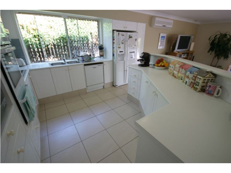 9 Silvabank Dr, Varsity Lakes QLD 4227