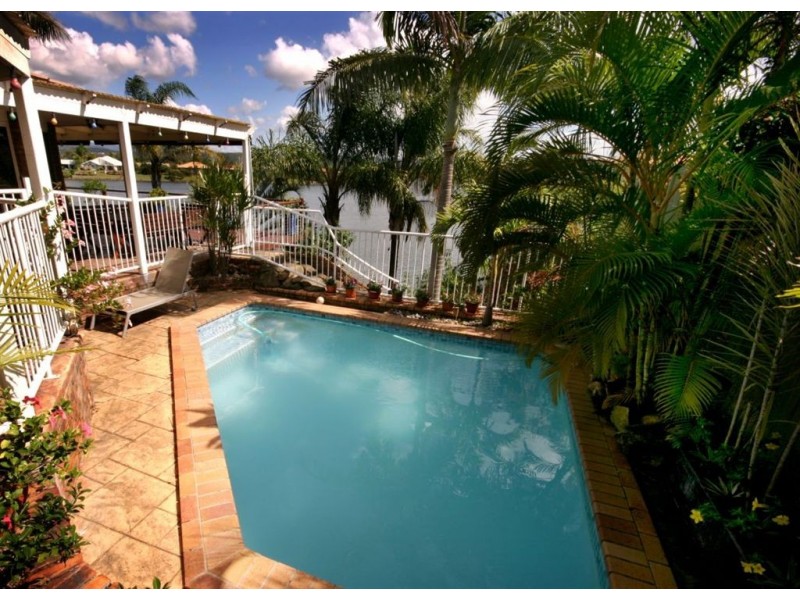 9 Silvabank Dr, Varsity Lakes QLD 4227