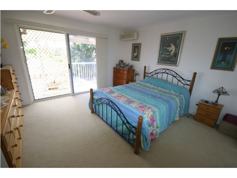 9 Silvabank Dr, Varsity Lakes QLD 4227