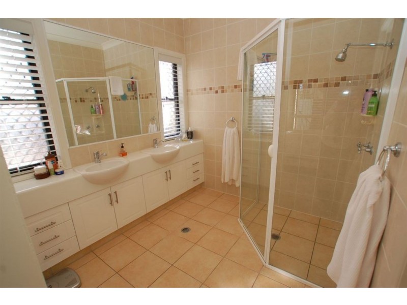 21 Palma Cres, Varsity Lakes QLD 4227