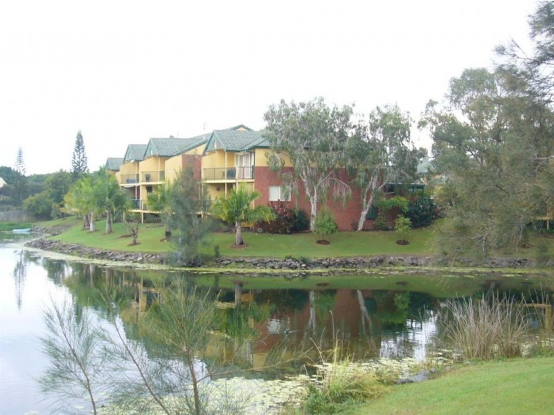 77/7 Santa Cruz Blvd, Clear Island Waters QLD 4226