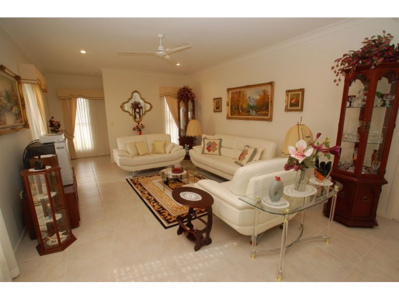 99 Bayswater Av, Varsity Lakes QLD 4227