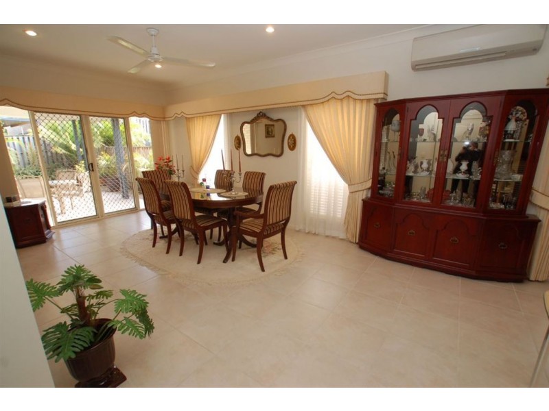 99 Bayswater Av, Varsity Lakes QLD 4227