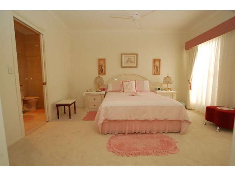 99 Bayswater Av, Varsity Lakes QLD 4227