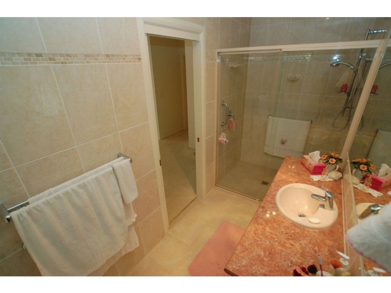 99 Bayswater Av, Varsity Lakes QLD 4227