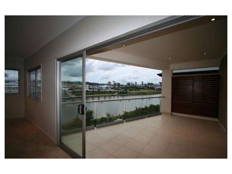 55 Bridgewater Dr, Varsity Lakes QLD 4227