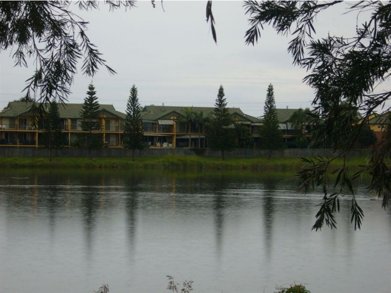 56/7 Santa Cruz Blvd, Clear Island Waters QLD 4226