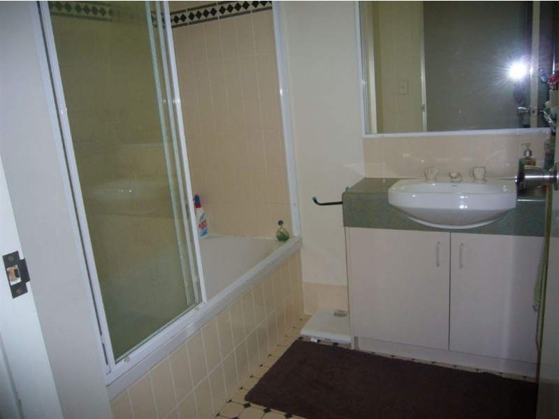 56/7 Santa Cruz Blvd, Clear Island Waters QLD 4226