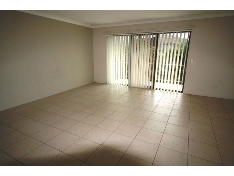 5/6 Angie Crt, Mermaid Waters QLD 4218