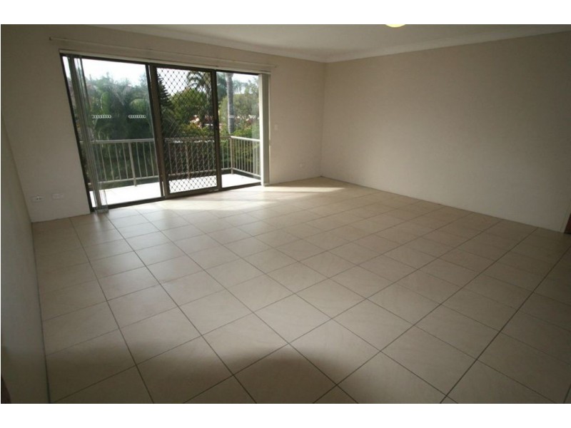 5/6 Angie Crt, Mermaid Waters QLD 4218