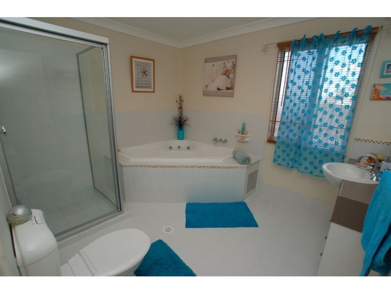 81 Bayswater Ave, Varsity Lakes QLD 4227