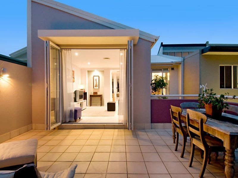 18 Moores Cr, Varsity Lakes QLD 4227