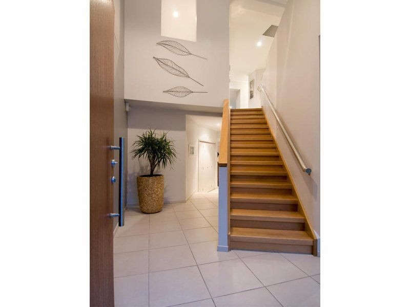 18 Moores Cr, Varsity Lakes QLD 4227
