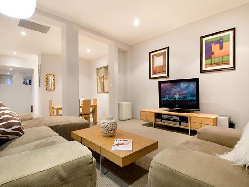 18 Moores Cr, Varsity Lakes QLD 4227