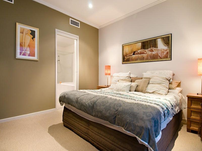 18 Moores Cr, Varsity Lakes QLD 4227