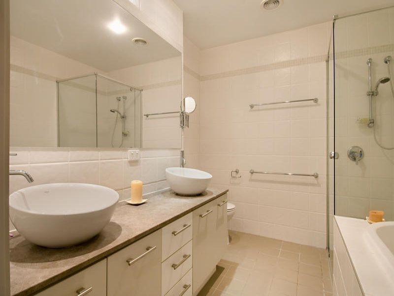 18 Moores Cr, Varsity Lakes QLD 4227