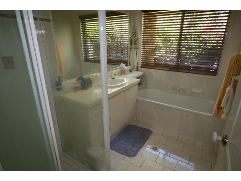 105 Camberwell Cct, Robina QLD 4226