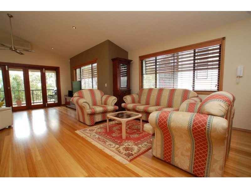 2/5 The Links, Varsity Lakes QLD 4227