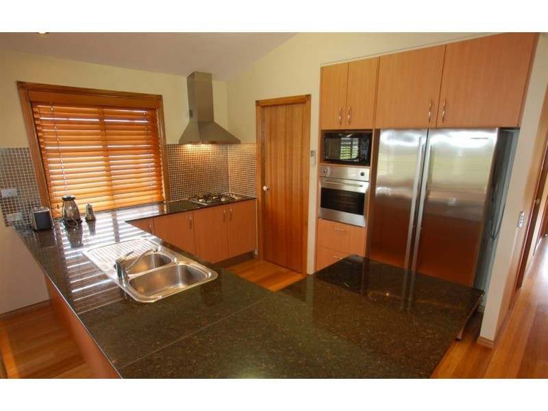 2/5 The Links, Varsity Lakes QLD 4227