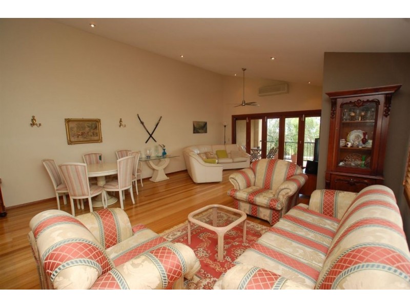 2/5 The Links, Varsity Lakes QLD 4227