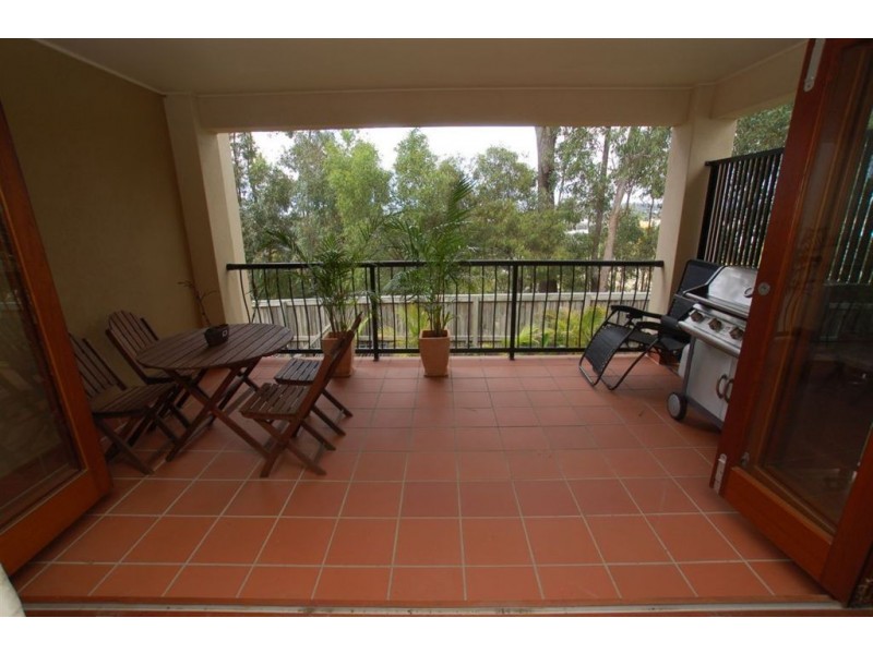 2/5 The Links, Varsity Lakes QLD 4227