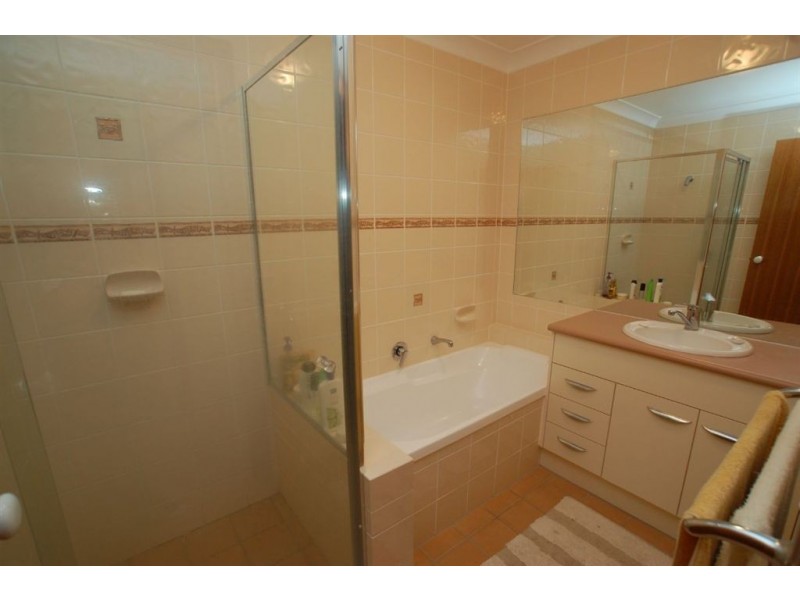 2/5 The Links, Varsity Lakes QLD 4227