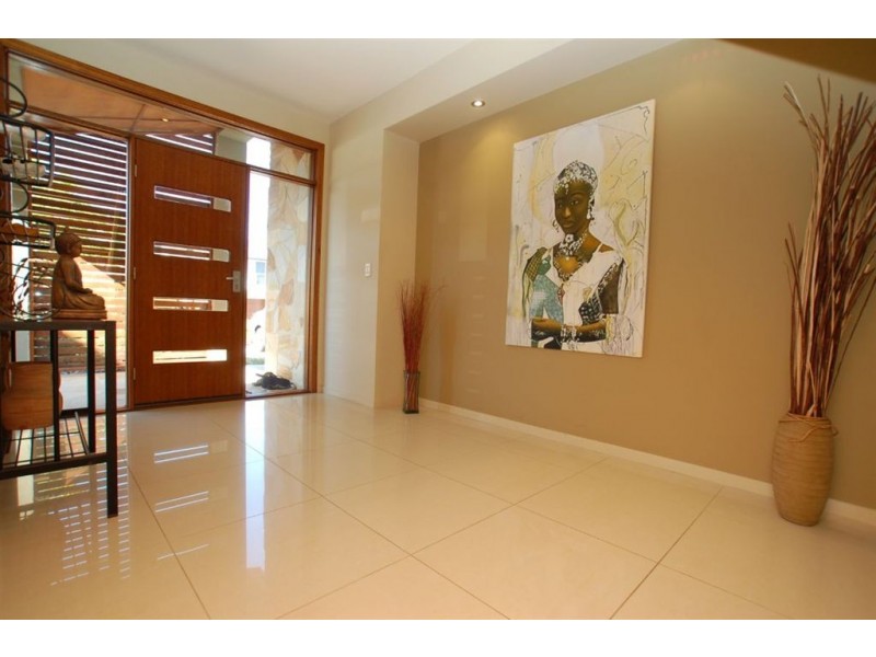 11 Meridien Av, Varsity Lakes QLD 4227