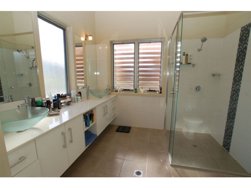 11 Meridien Av, Varsity Lakes QLD 4227