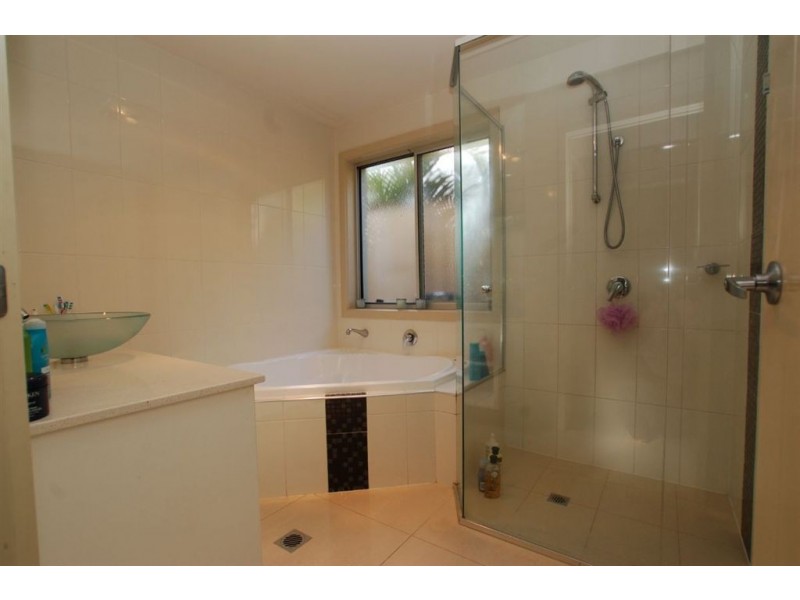 11 Meridien Av, Varsity Lakes QLD 4227