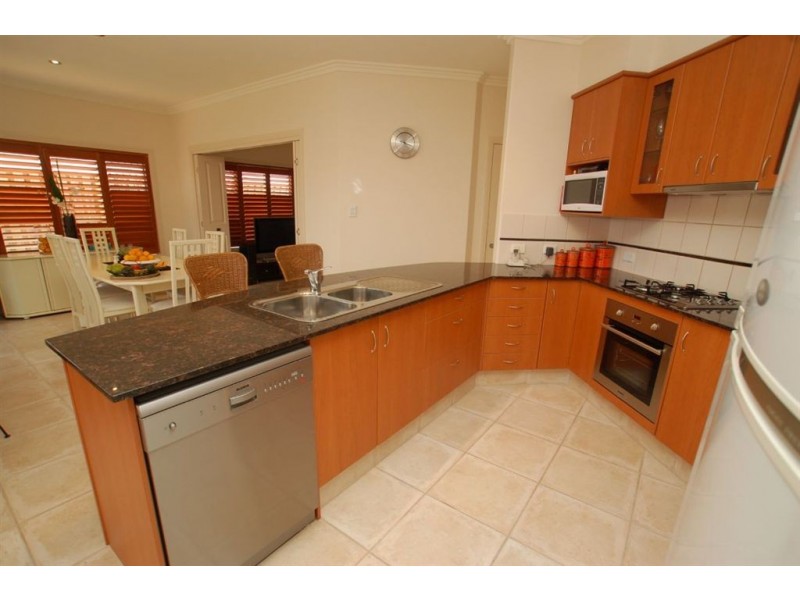 15 Andorra Pl, Varsity Lakes QLD 4227