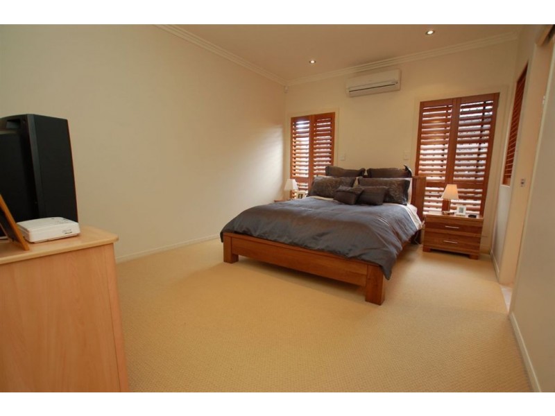 15 Andorra Pl, Varsity Lakes QLD 4227