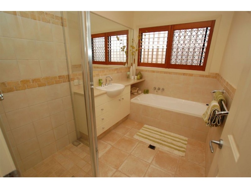 15 Andorra Pl, Varsity Lakes QLD 4227