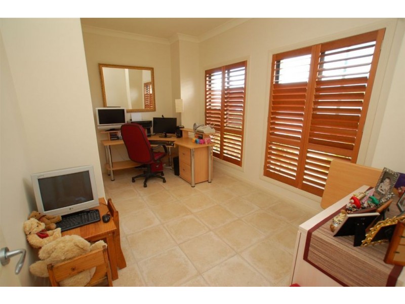 15 Andorra Pl, Varsity Lakes QLD 4227