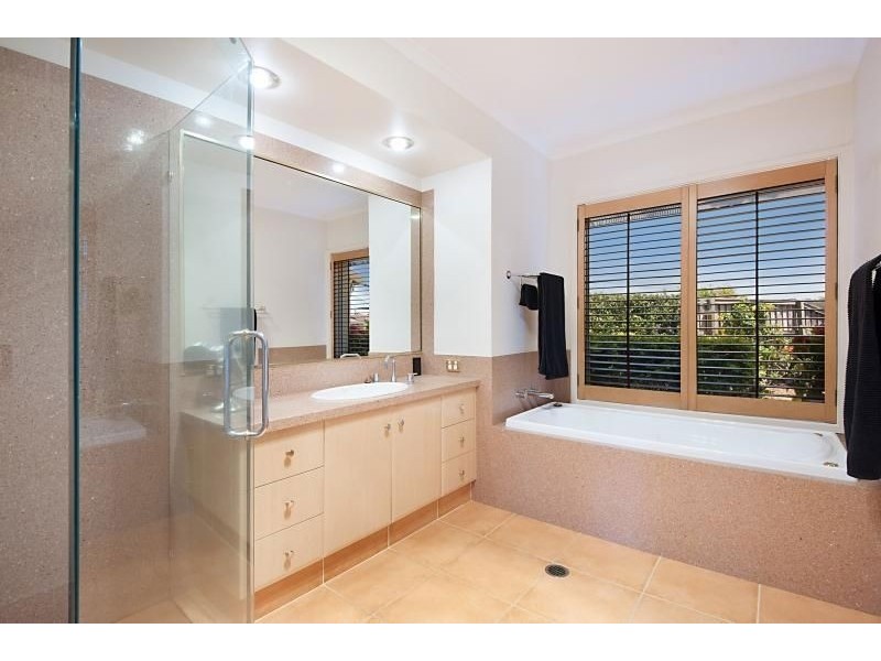 10 Newport Dr, Robina QLD 4226