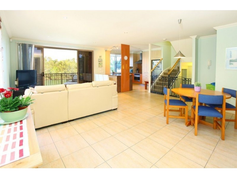 30/4 University Dr, Robina QLD 4226