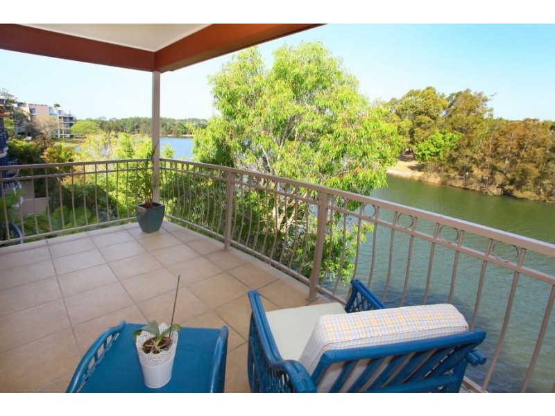 30/4 University Dr, Robina QLD 4226