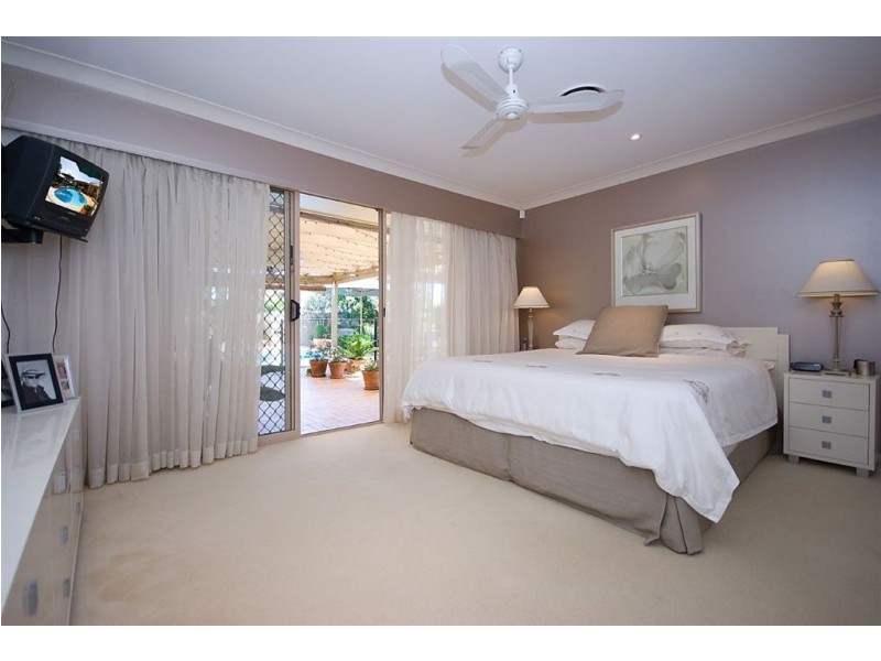 40 Cayman Drive, Clear Island Waters QLD 4226