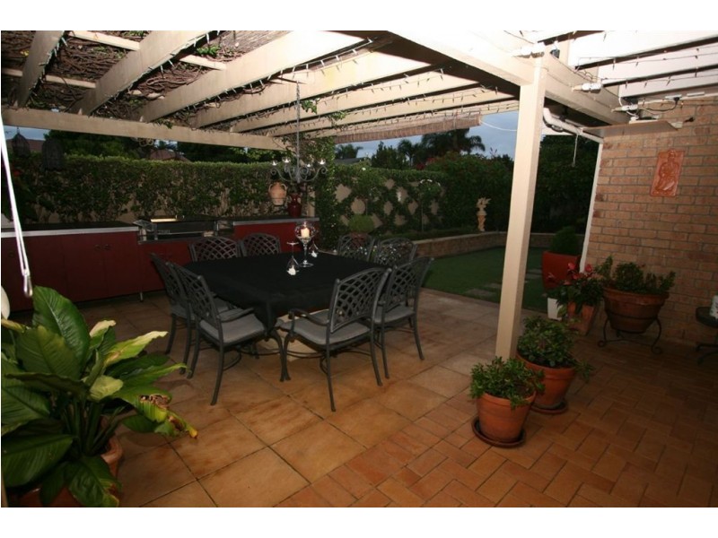 40 Cayman Drive, Clear Island Waters QLD 4226