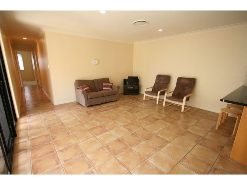 40 Pine Valley Drive, Varsity Lakes QLD 4227