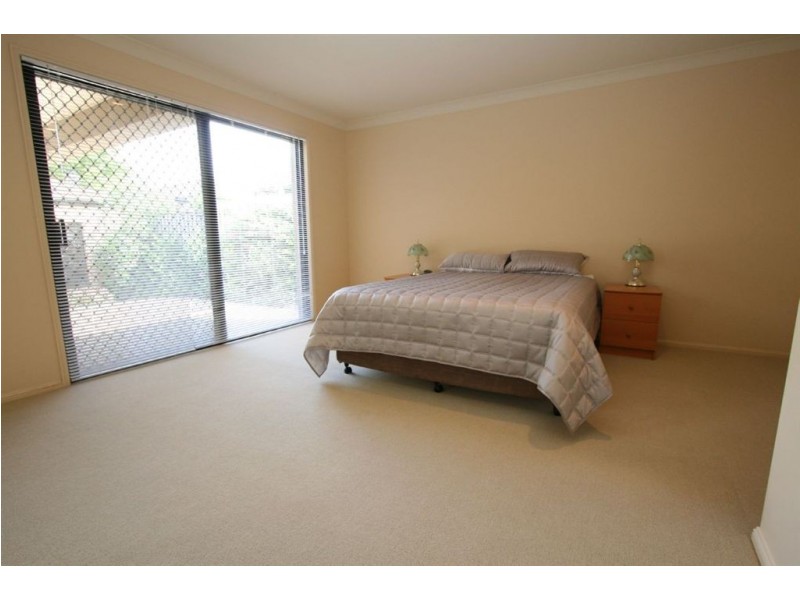 40 Pine Valley Drive, Varsity Lakes QLD 4227