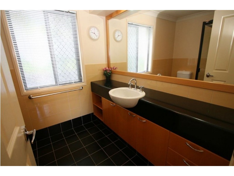 40 Pine Valley Drive, Varsity Lakes QLD 4227