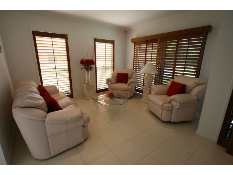 2 Scots Place, Robina QLD 4226